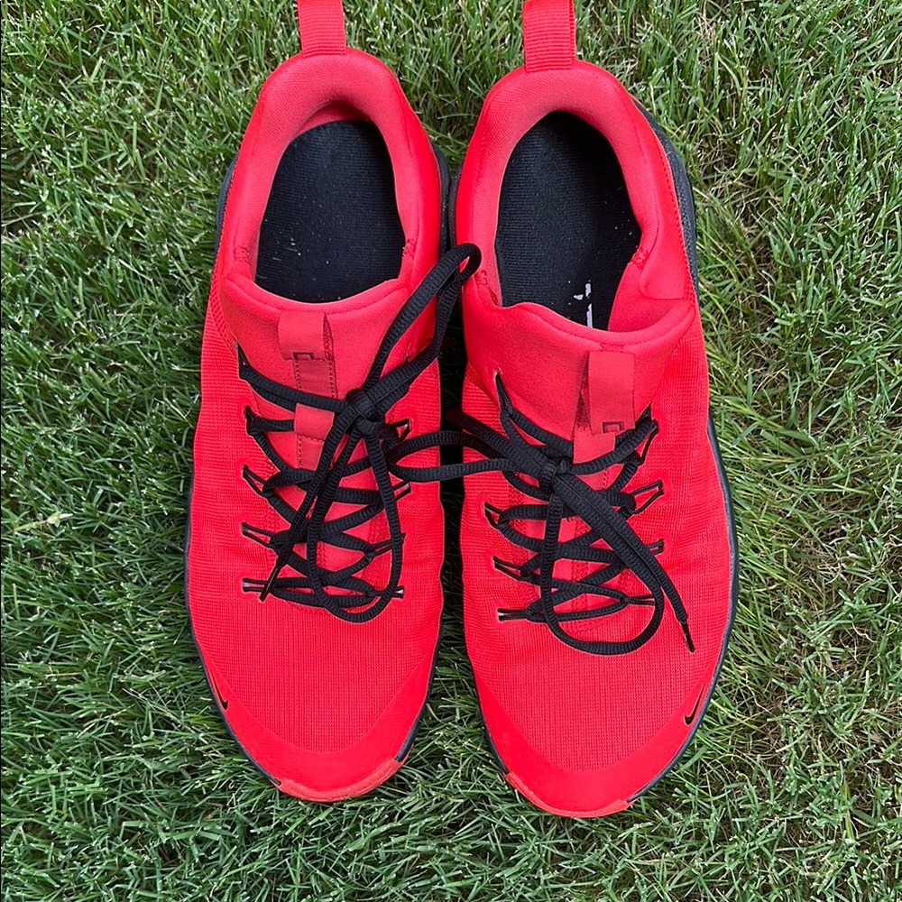 Nike Free Metcon 6 in Light Crimson and Black